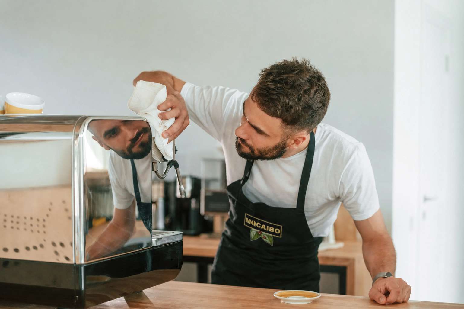 La limpieza de tu cafetera: la base de un café perfecto